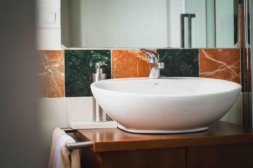 Atico Con Terraza Privada Cerca De La Catedral Apartment Seville Luaran gambar